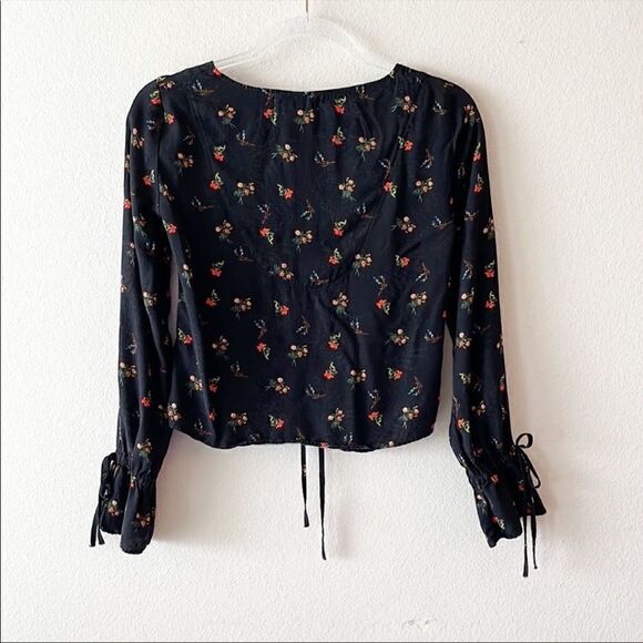Urban Outfitters Deep V Cinched Floral Top - Picture 7 of 13